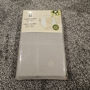 60" x 102" Microfiber Tablecloth New